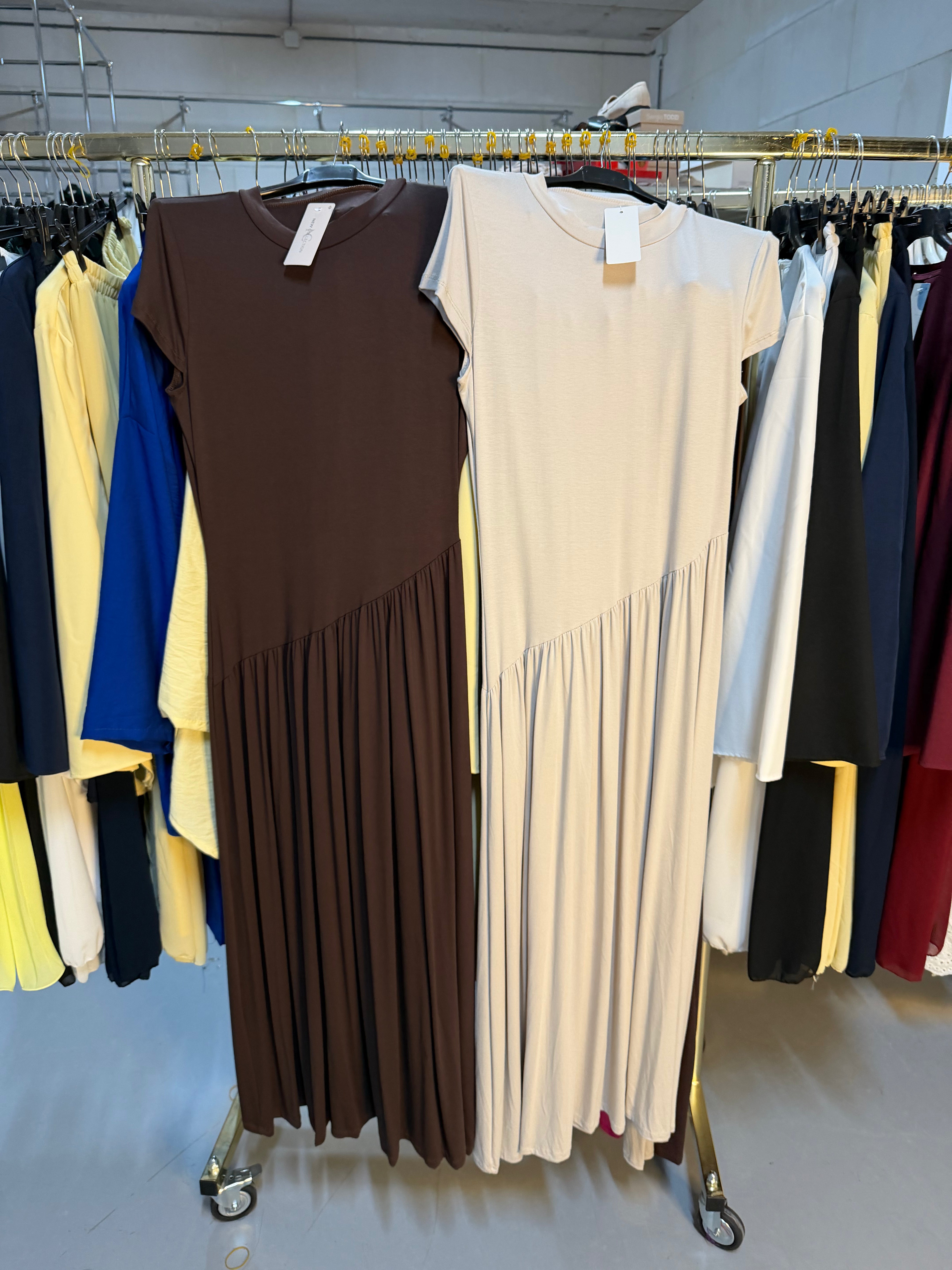 Monz - beige en bruin viscose jurkjes. (Aanvulling bestelling)
