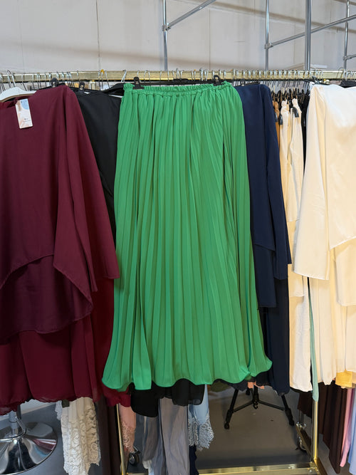 Ritu burgundy blouse jurk met riem en groene plissé rok