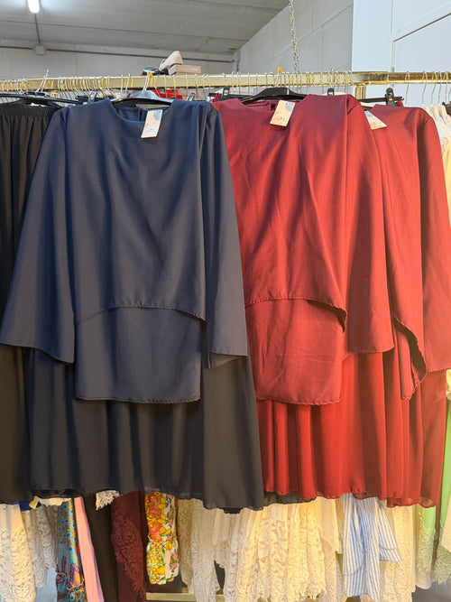 Zarsha licht blauwe en navy ballonnen jurken en navy en burgundy Zaria setjes