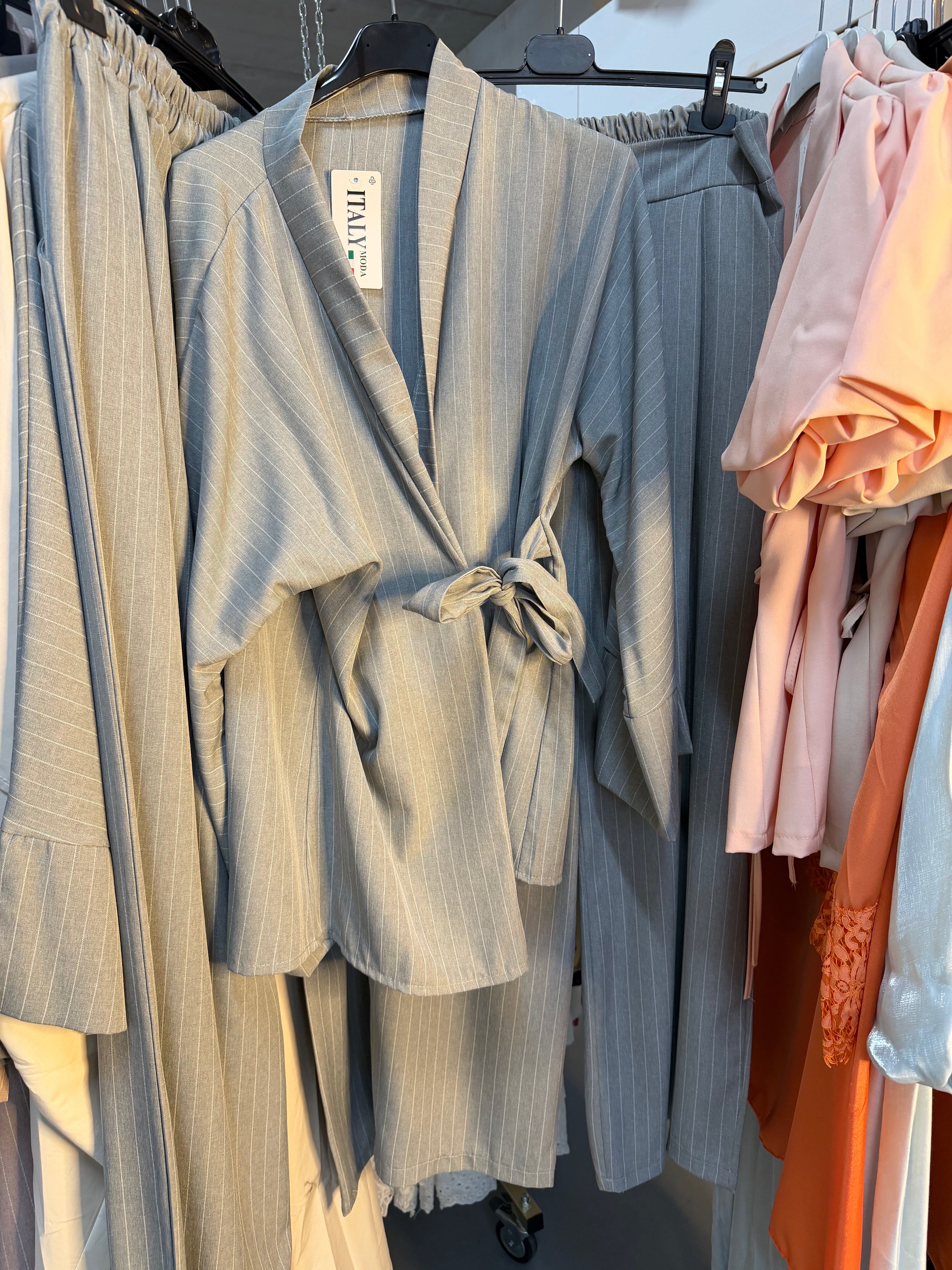 Sonya S.aakram grijze pantalon set