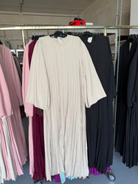 Dina zwart en beige flora jurken