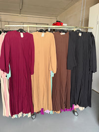 Farduz burgundy en licht bruin en donker bruin en zwart en lila en roze