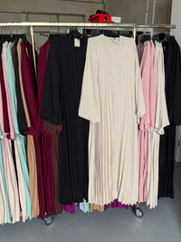 User263736258 beige en zwart flora jurken