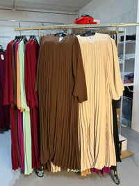 Hind beige en donker bruin flora jurken