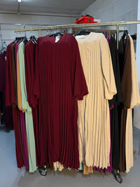 Lilly beige en burgundy flora jurken