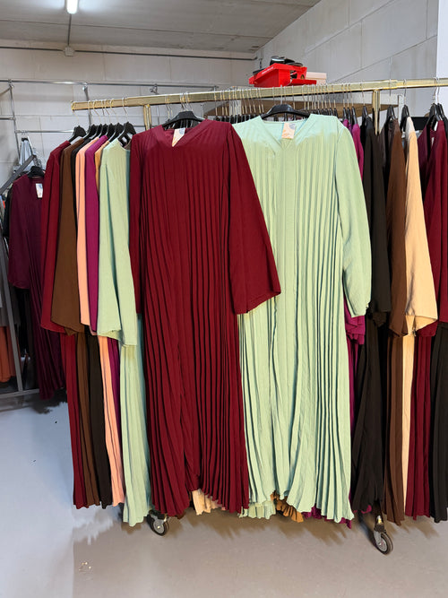 Madam turqoise en burgundy flora jurken