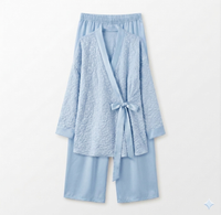 BLOEMEN KIMONO MET SATIJNEN BROEK - licht blauw