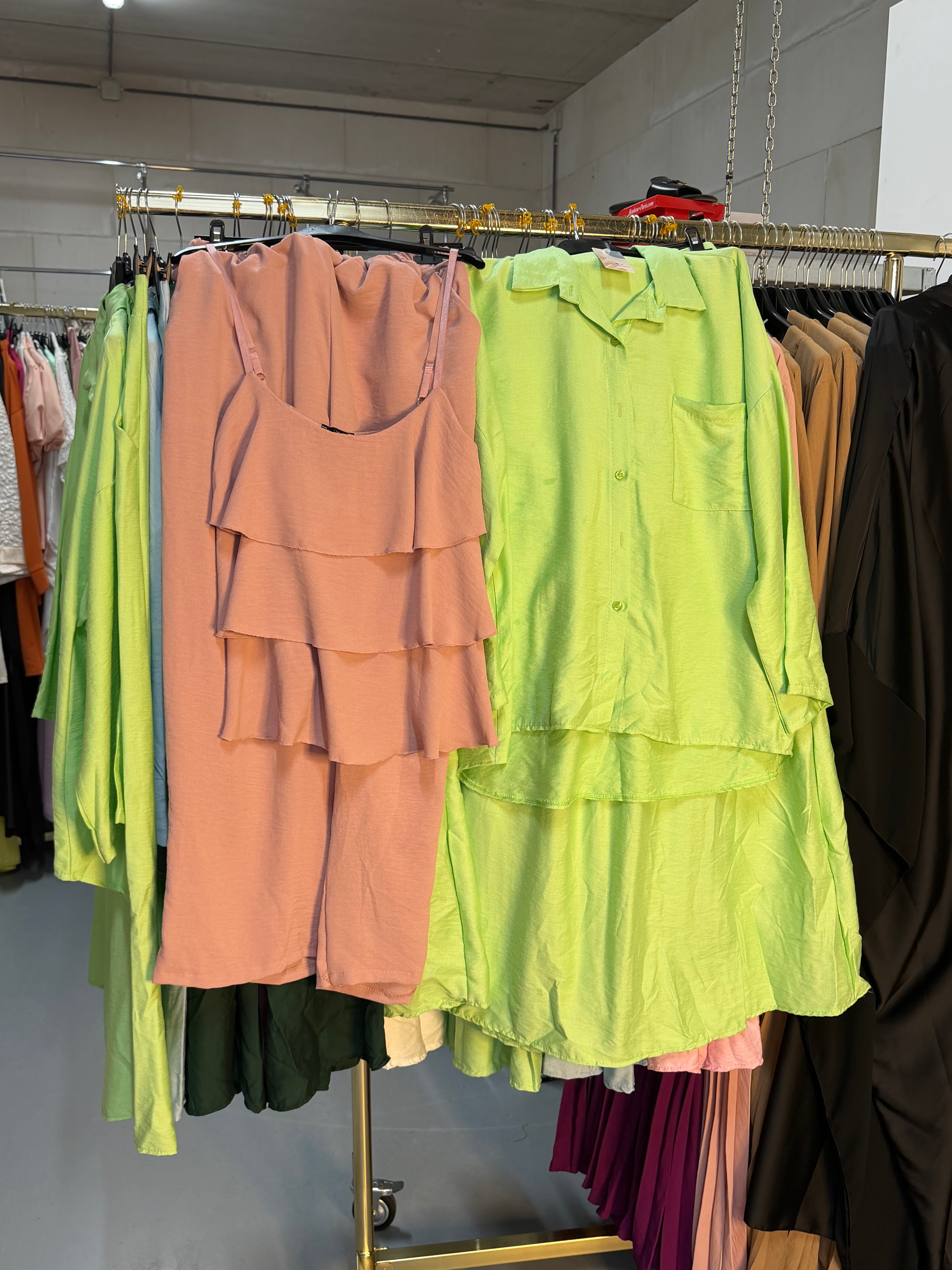 Fatima ruffles broek set en licht groene rok set