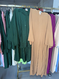 Sahra licht bruin flora jirk en donker groen rok set en zwarte rok met stippels en zwart en wit Zaria rok setjes