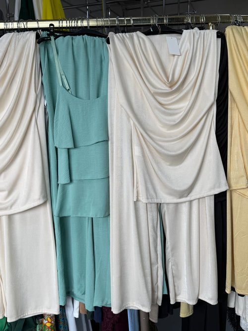 Gabriella-Ndam licht blauw ruffles st en crème broek set en katoenen jurk maxi wit en licht groene Lace blouse lang