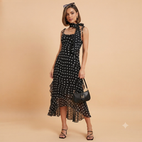 Polka dots met sjaal e ruffles jurk - zwart met wit
