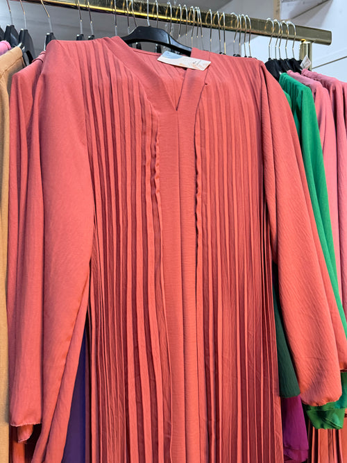 Mochi.mooni zwart en zalm flora jurken (tweede foto kleur rose) en zwart en taupe broek set