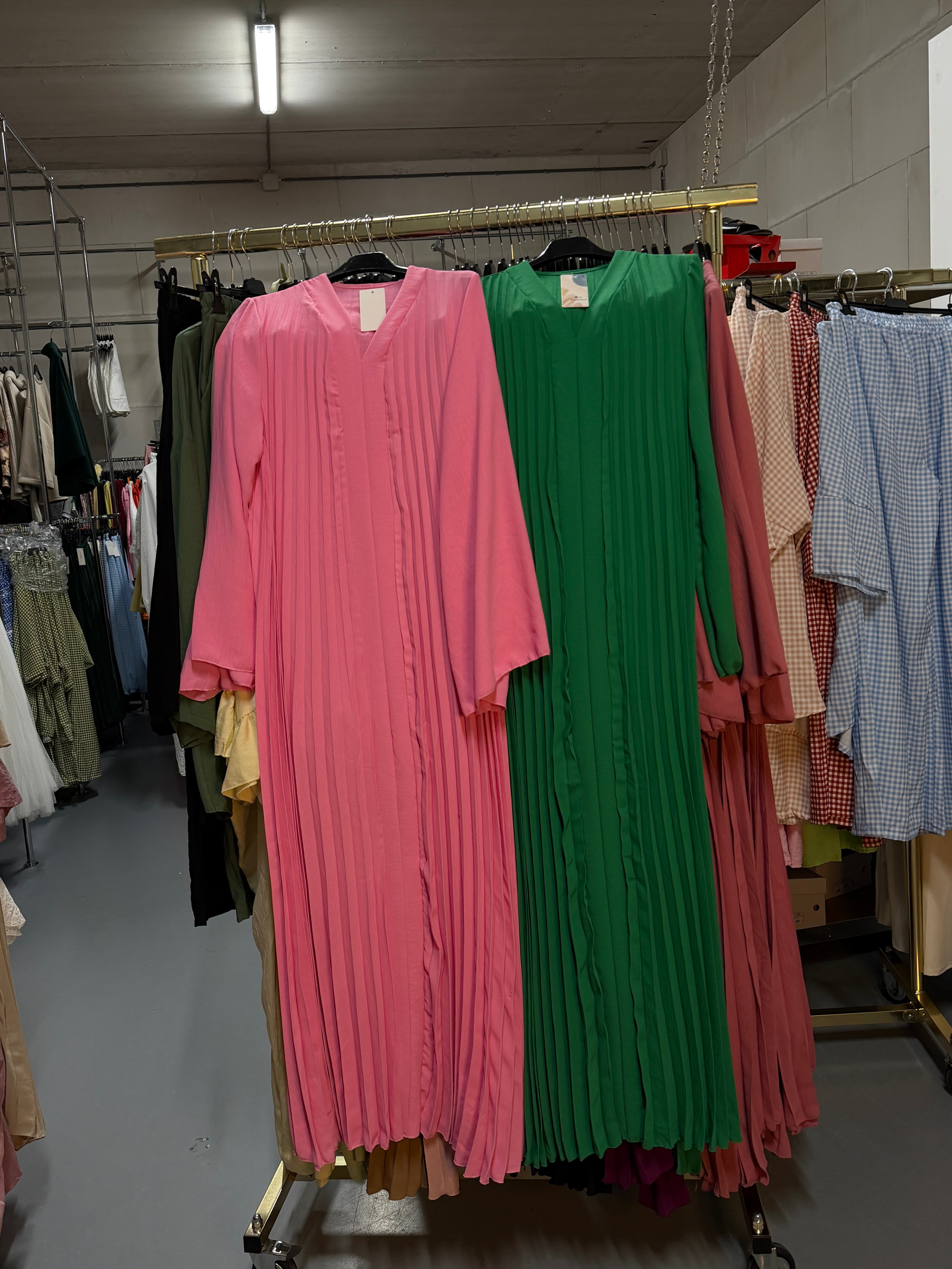 Kraamzorgtifl flora fel roze en groen jurken