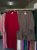 Miauw rood flora jurk en taupe broek set