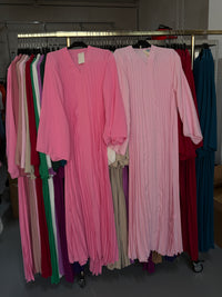 Delal licht roze en fel roze flora jurken