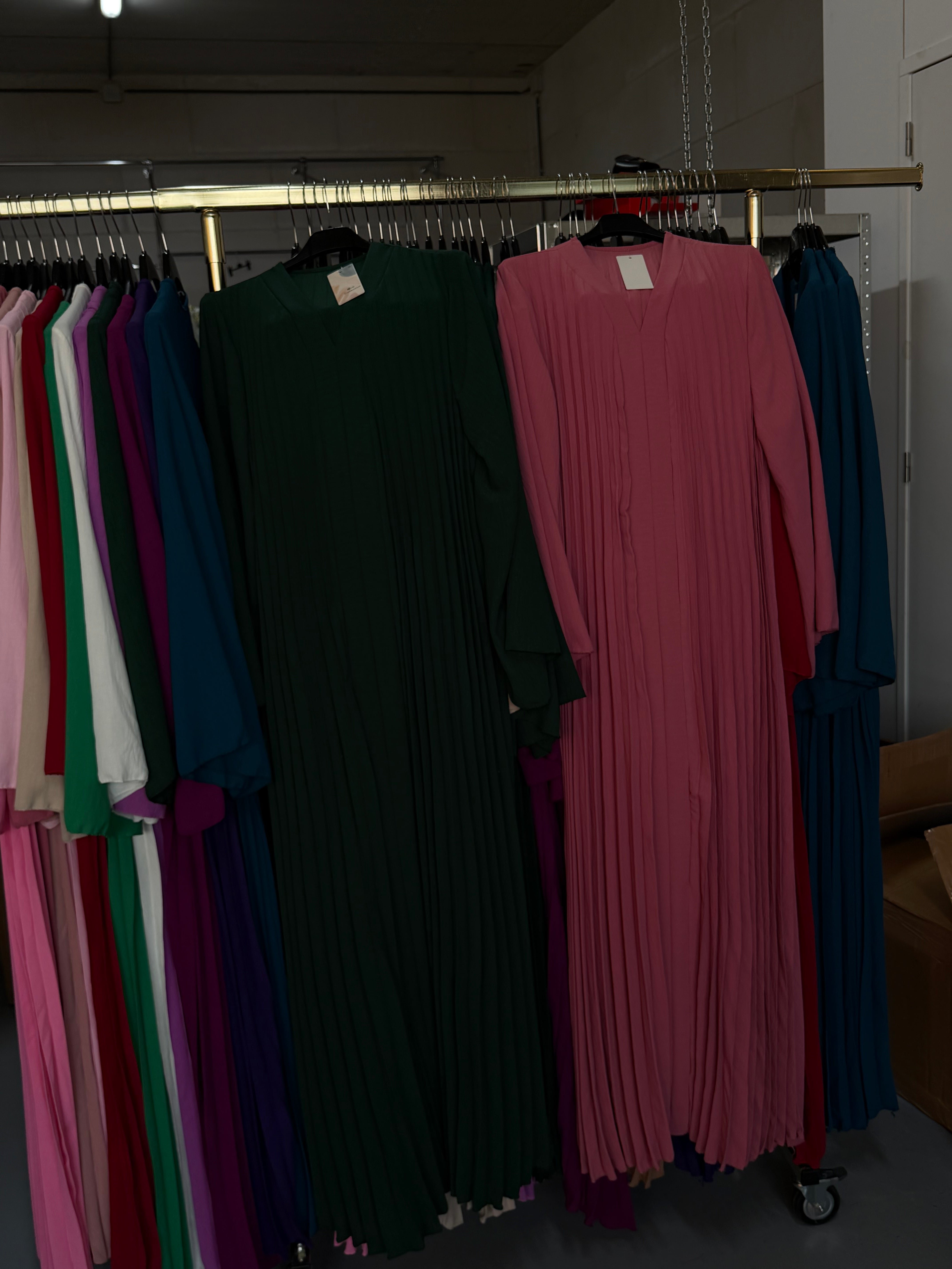 Presjeslifestyle oud roze en donker groene flora jurken