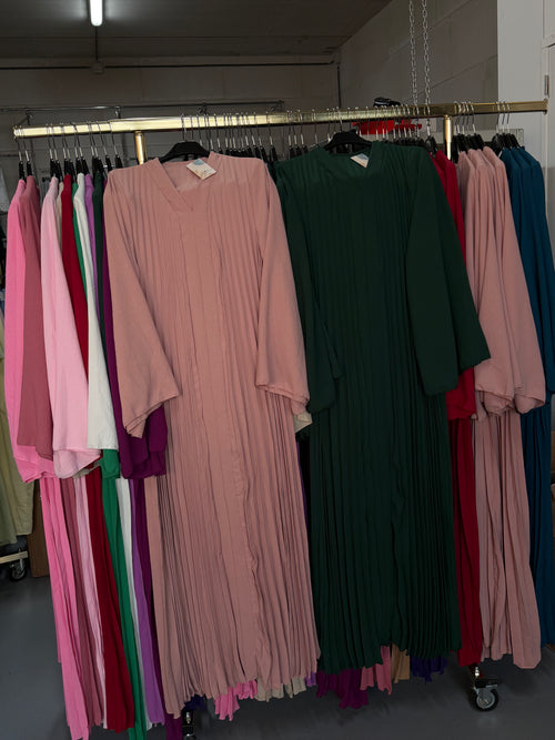 User760495276560 nude roze en donker groen flora jurken