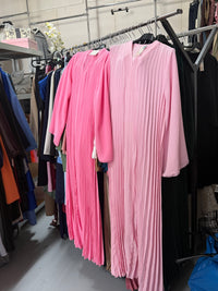 Laila licht roze en fel roze flora jurken