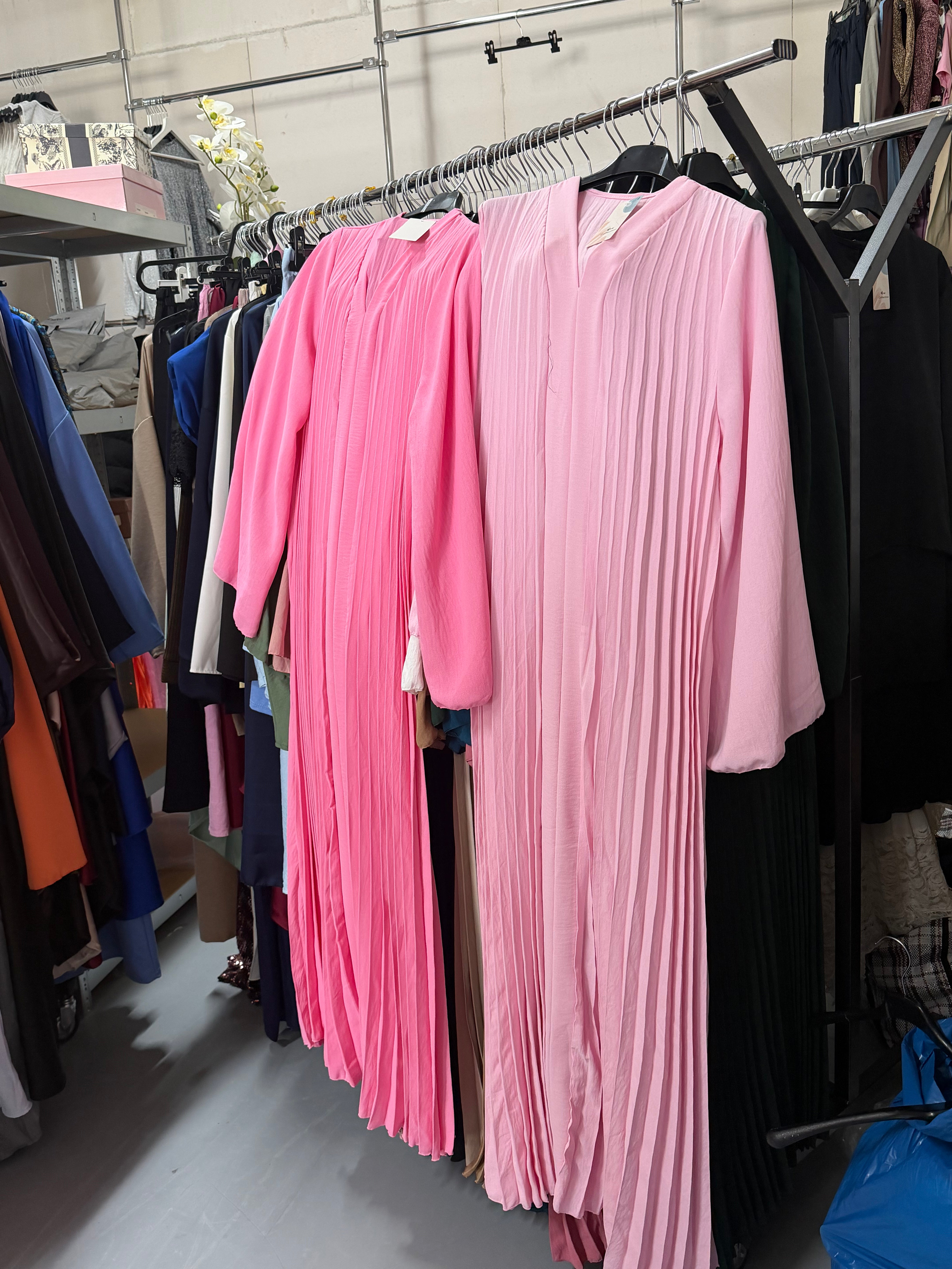 Laila licht roze en fel roze flora jurken