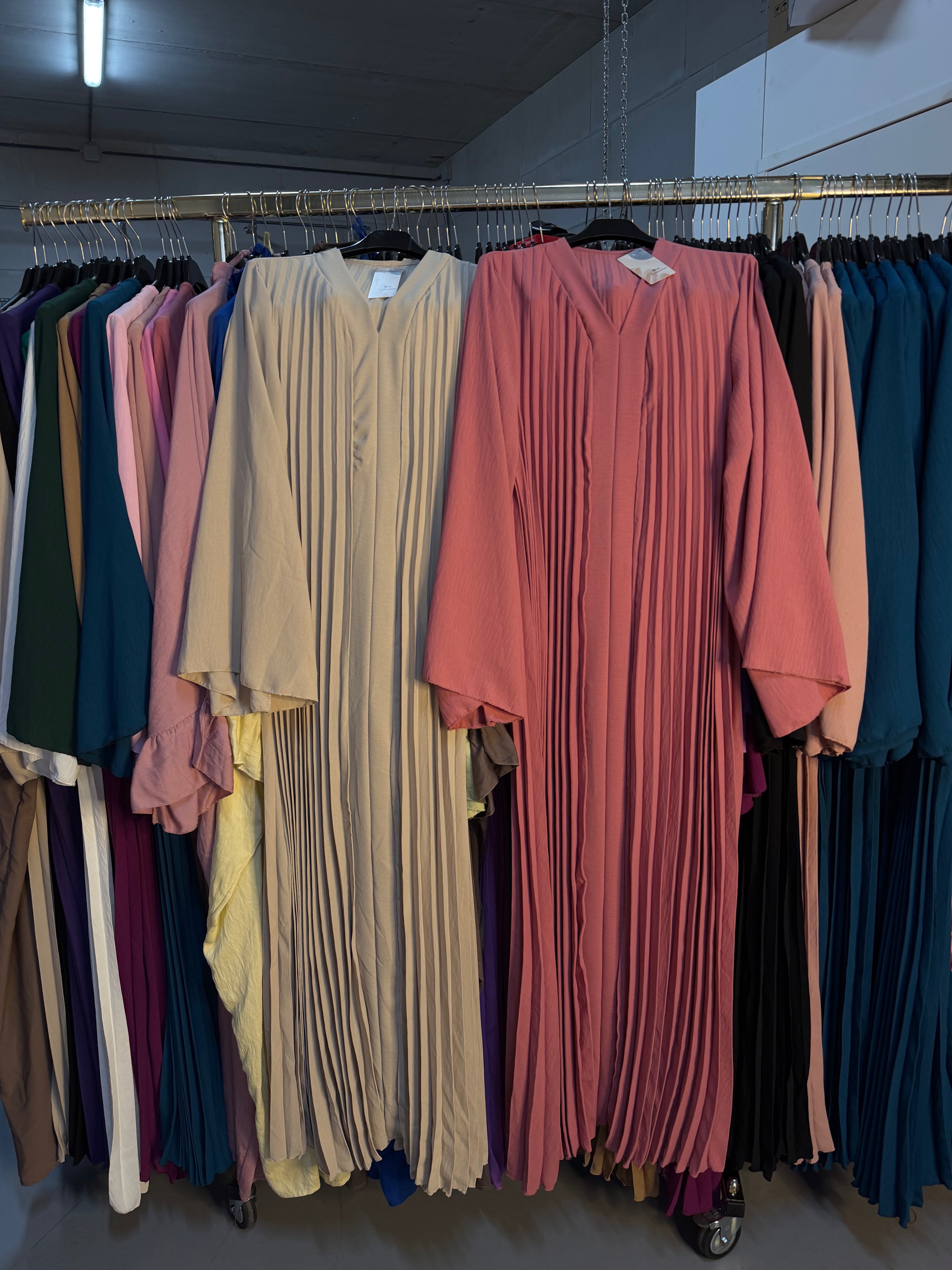 Hatice oud roze en beige flora jurken