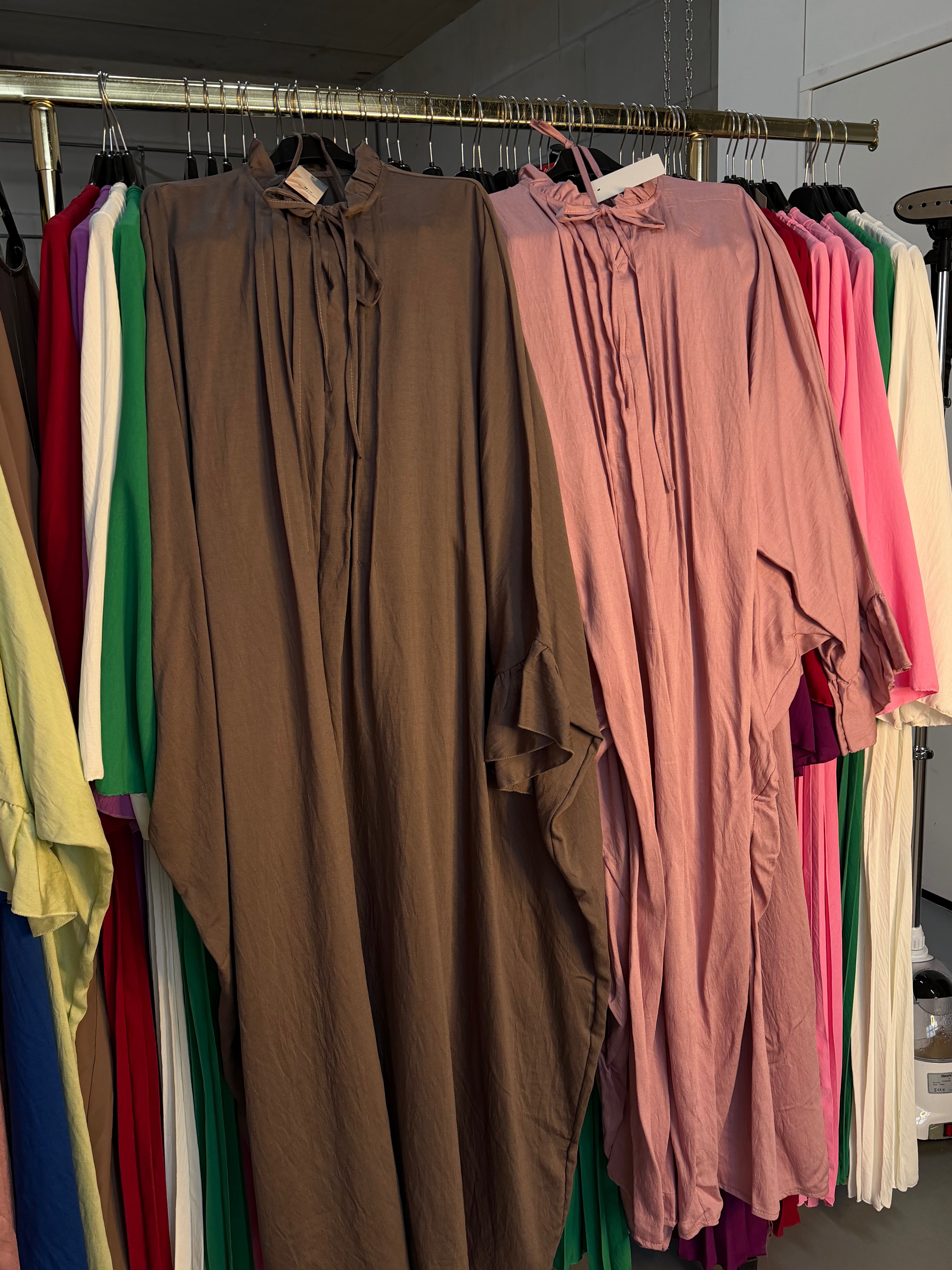Najat miriam20194 taupe en roze Sahara abaya’s