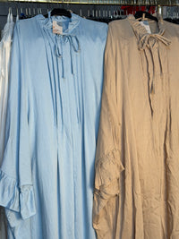 Najat licht blauw en beige Sahara jurken