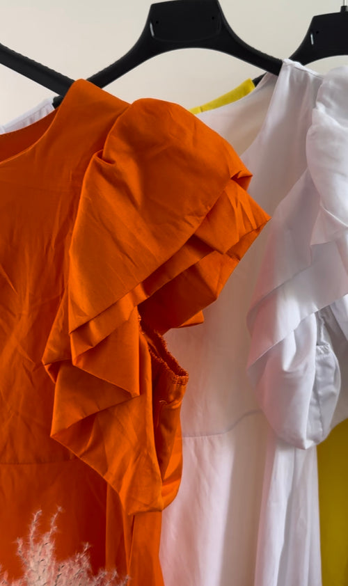 ZOMER ORANJE  KATOENEN - MIDI JURK MET RUCHES DETAILS
