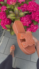 SLIPPERS BRUIN MET VERHOGING - FEW LEFT