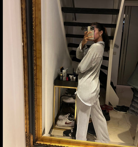 بدلة ضلعية بلون رمادي فاتح